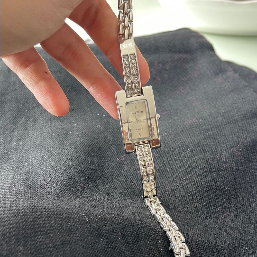 Vintage Elegant Silver Women's Bracelet Watch
